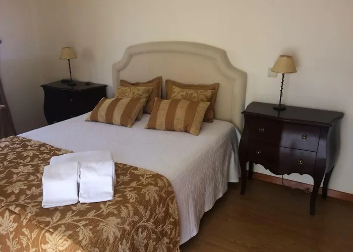 Casa Dos Pexins * נאזרה